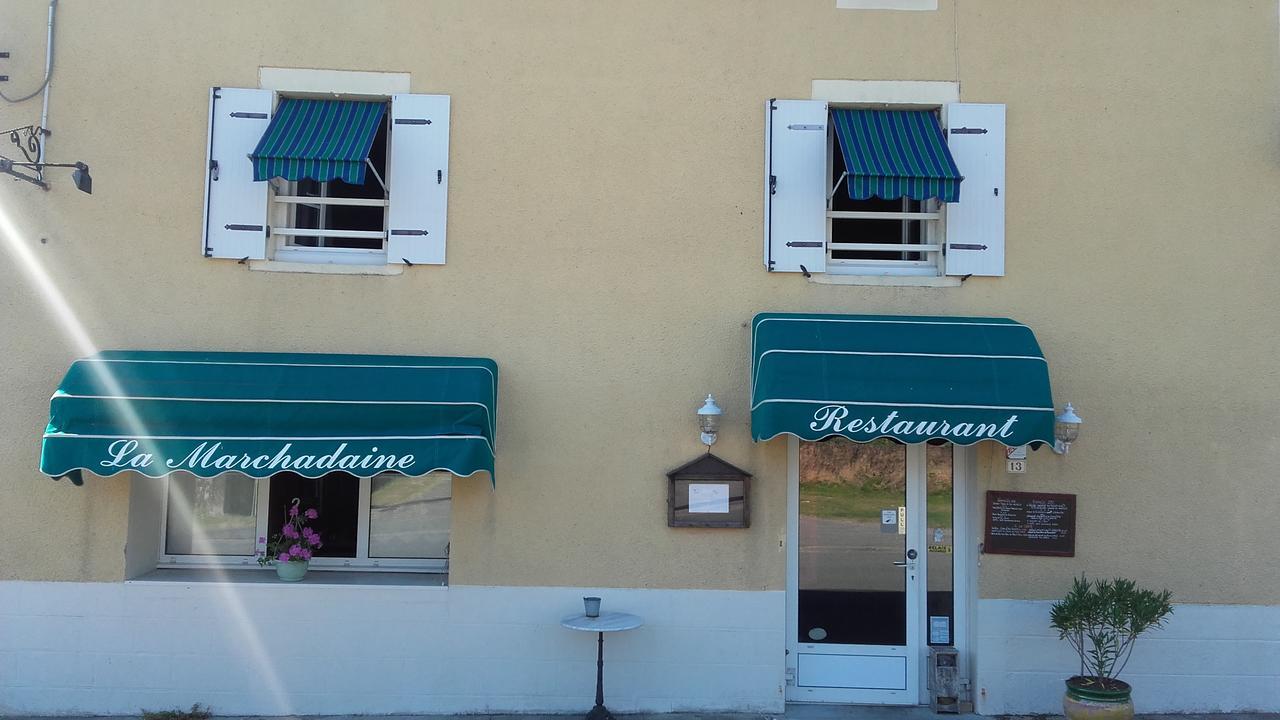 Auberge La Marchadaine Montrollet Exterior foto